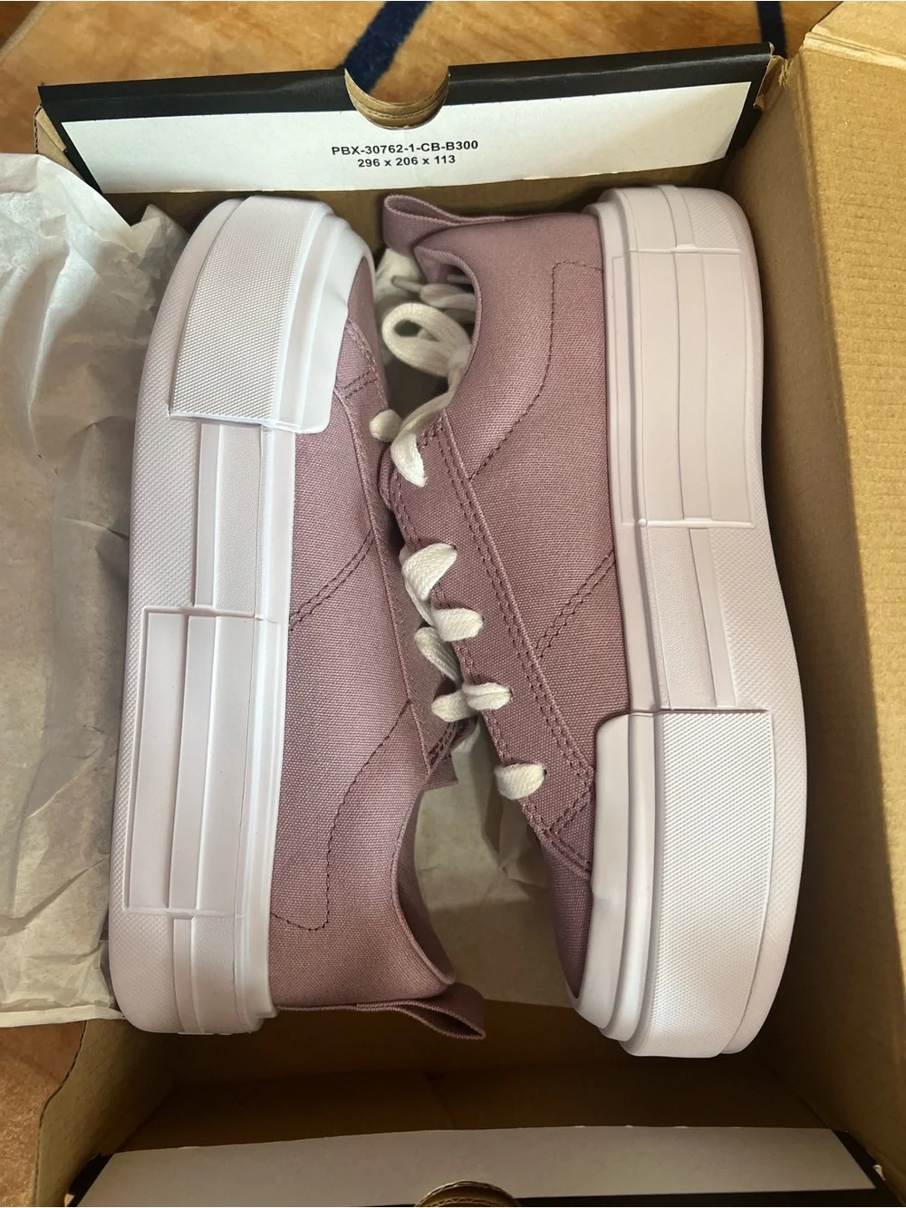 Converse Chuck Taylor All Star Cruise sneakers in the color Orchid Dust